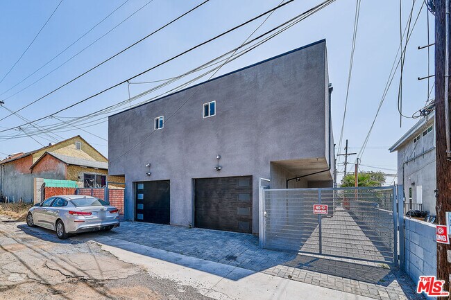 Building Photo - 965 S Lorena St