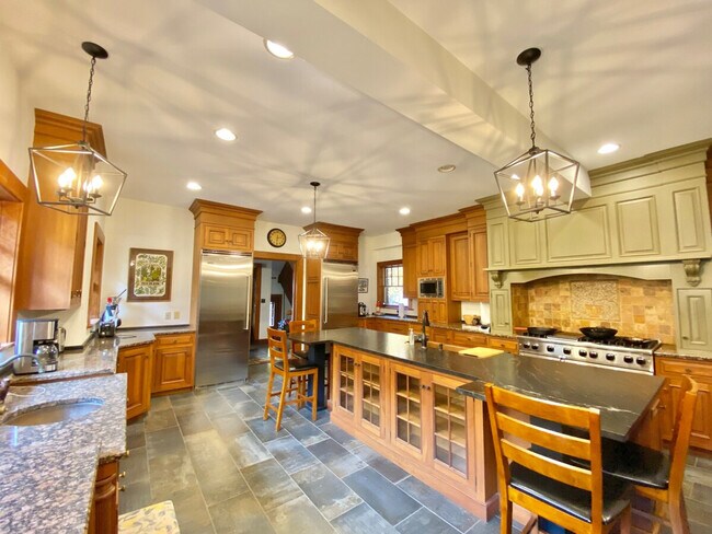 Building Photo - 3085 Fairmount Blvd