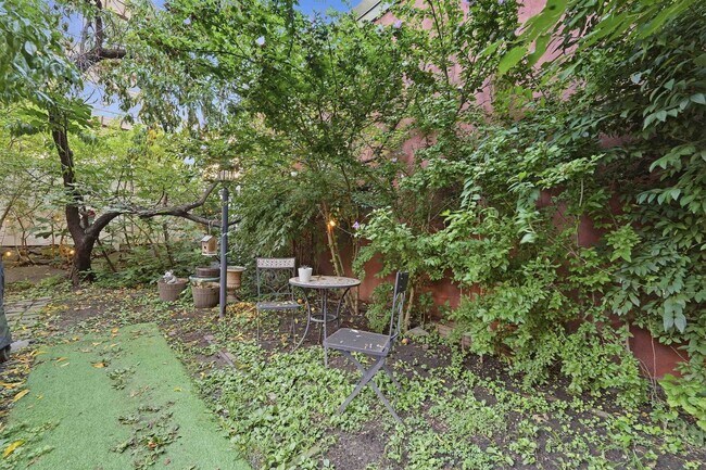 Building Photo - 420 Monroe St