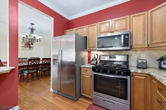 Building Photo - 28 Pinfold Ct