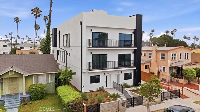 Building Photo - 1428 Cloverdale Ave