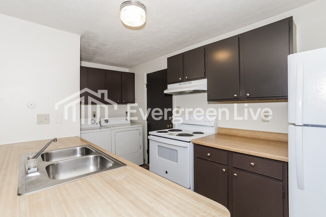 Building Photo - 7665 Pomeranian Dr