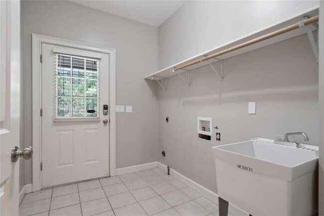 Building Photo - 1230 Old Home Pl Ct