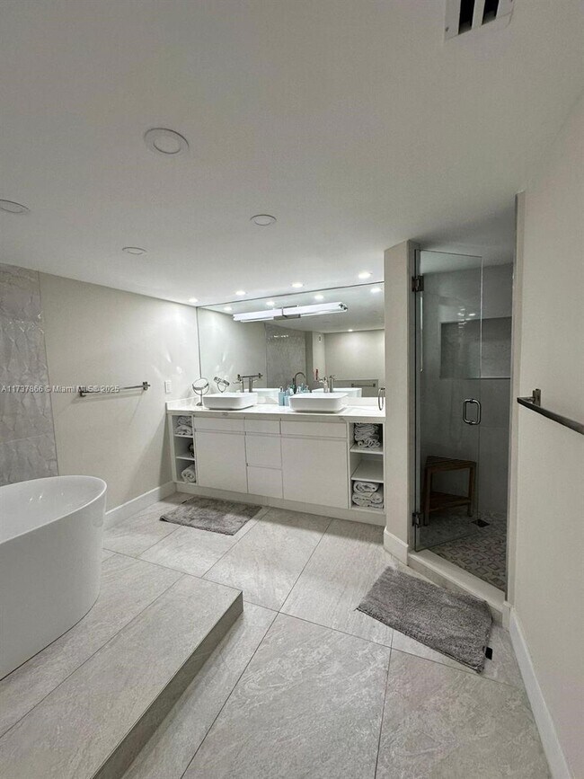 Building Photo - 2751 S Ocean Dr