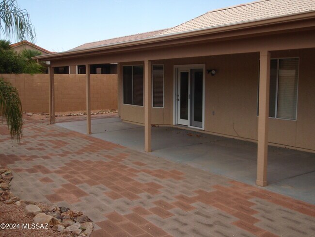 Building Photo - 38040 S Elbow Bend Dr