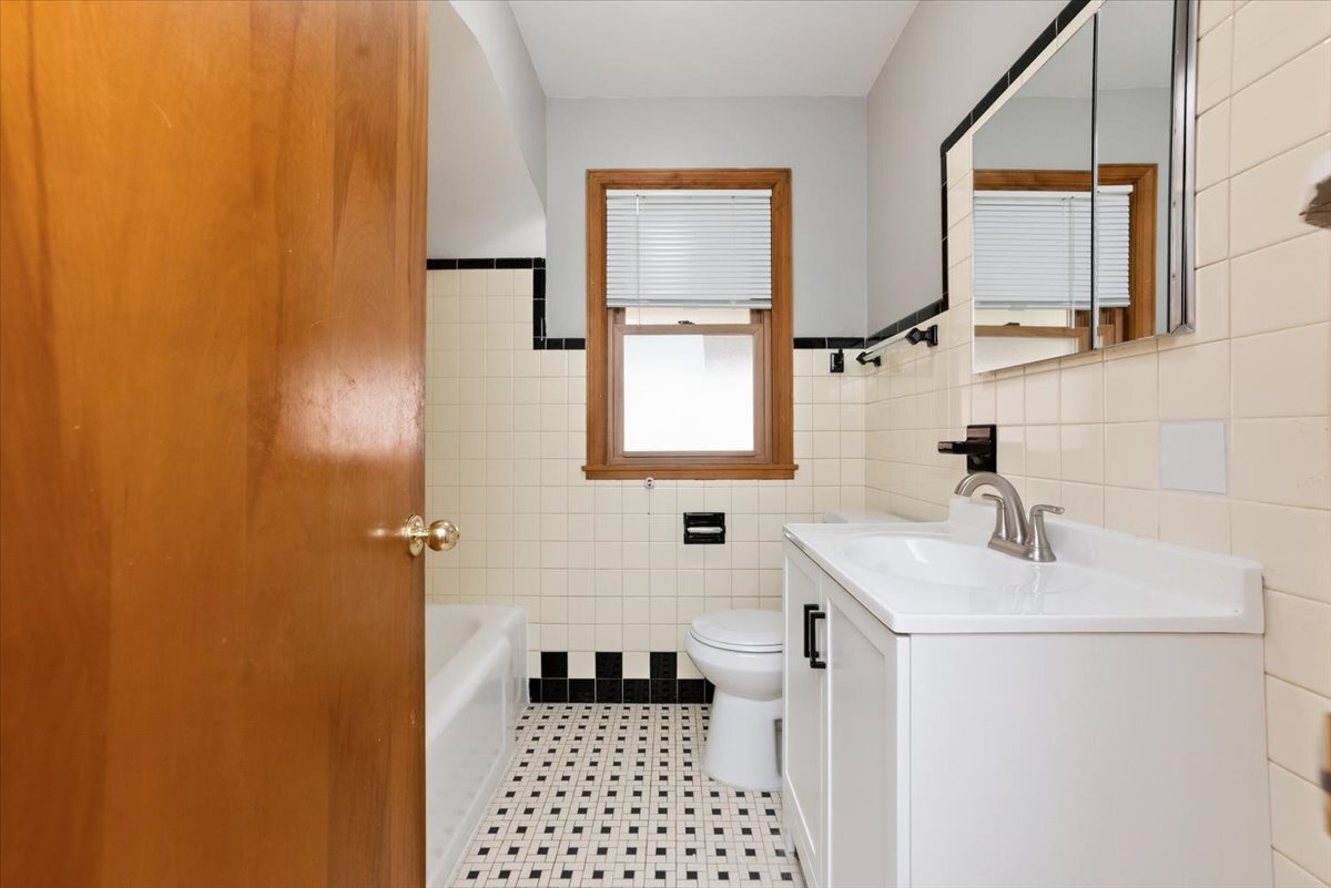 Building Photo - 7117 W Armitage Ave