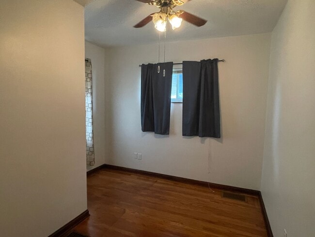 Building Photo - 2 Bedroom 1.5 Bath  house available now!