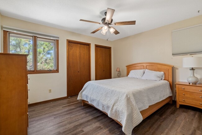 Building Photo - 3704 Meadowbrook Dr