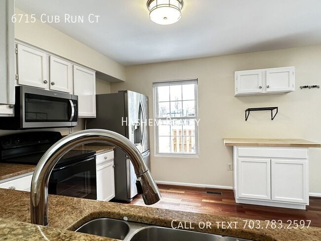 Building Photo - 6715 Cub Run Ct