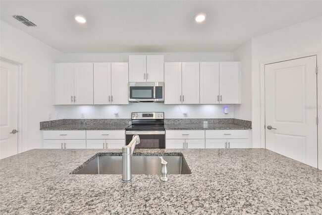 Building Photo - 9913 Jackfruit Ct