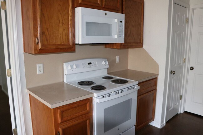 Building Photo - 2703 Curtis Dr