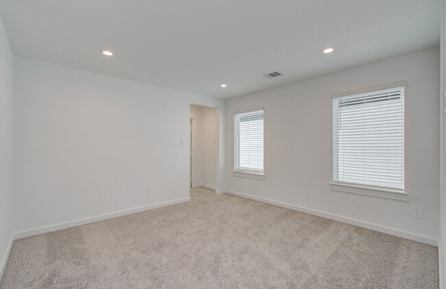 Building Photo - 12318 Churchill downs Dr