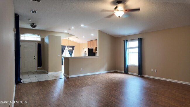 Building Photo - 1060 Beckingham Dr