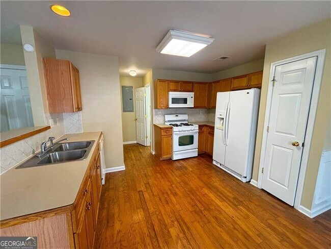 Building Photo - 7888 The Lakes Point