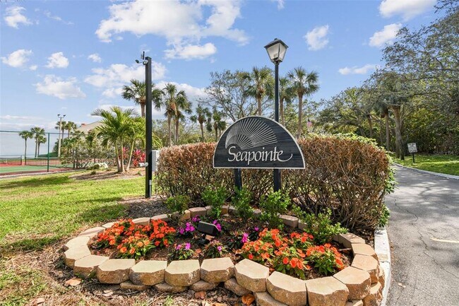 Building Photo - 7550 Sunshine Skyway Ln S