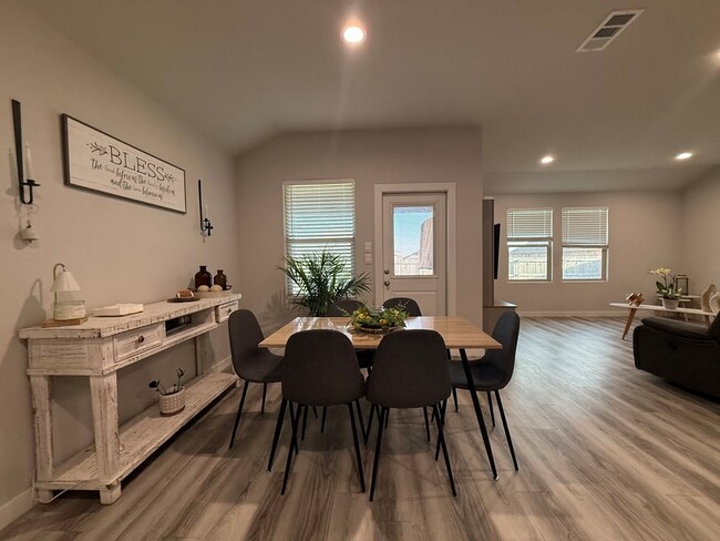 Building Photo - 7606 Orange Blossom Rd