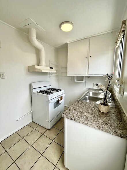 Building Photo - 15012 Lemoli Ave