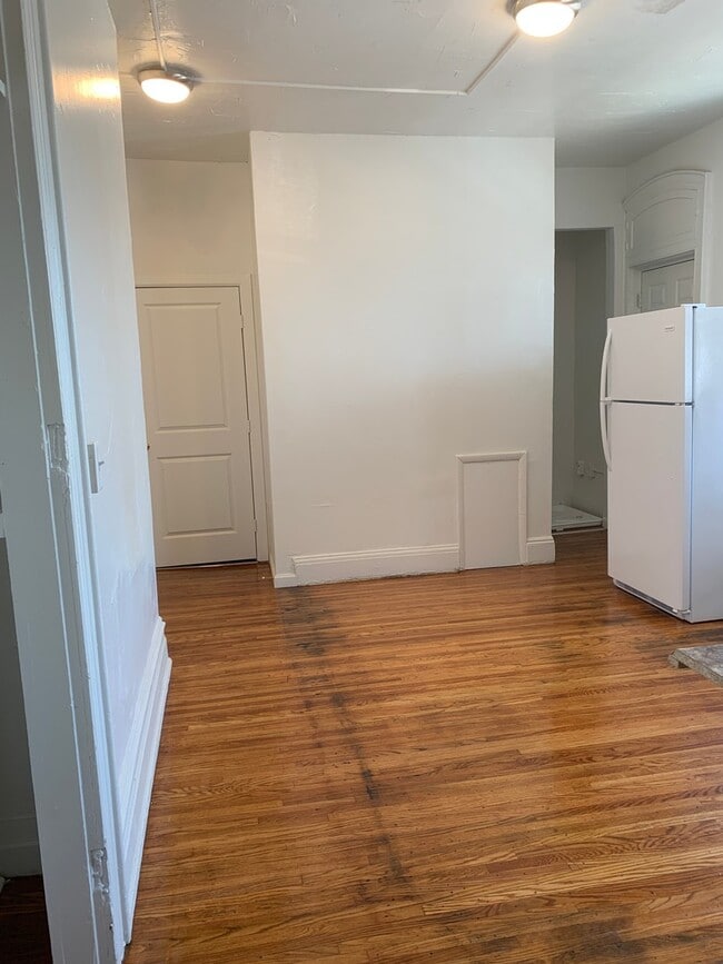 Building Photo - 3 Bedroom in Downtown York City, See Video...