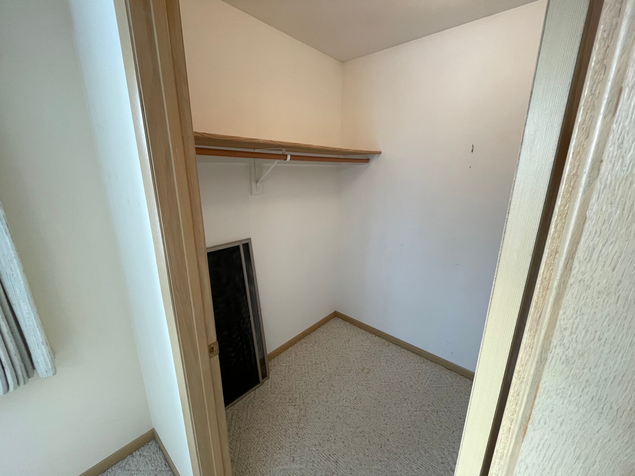 Master Walk-in Closet - 5505 Raymond Rd