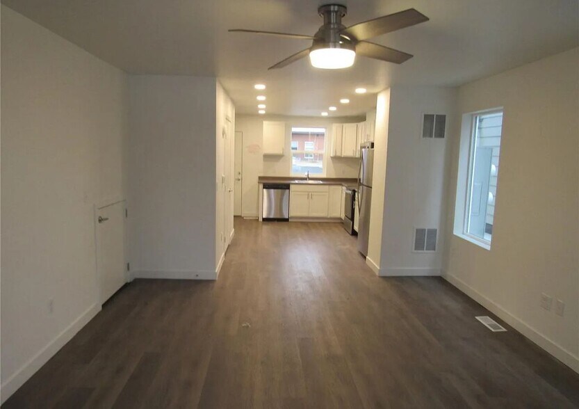 Building Photo - 2207 E 37th Ave