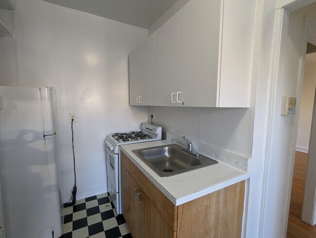 Building Photo - 3308 W Schubert Ave