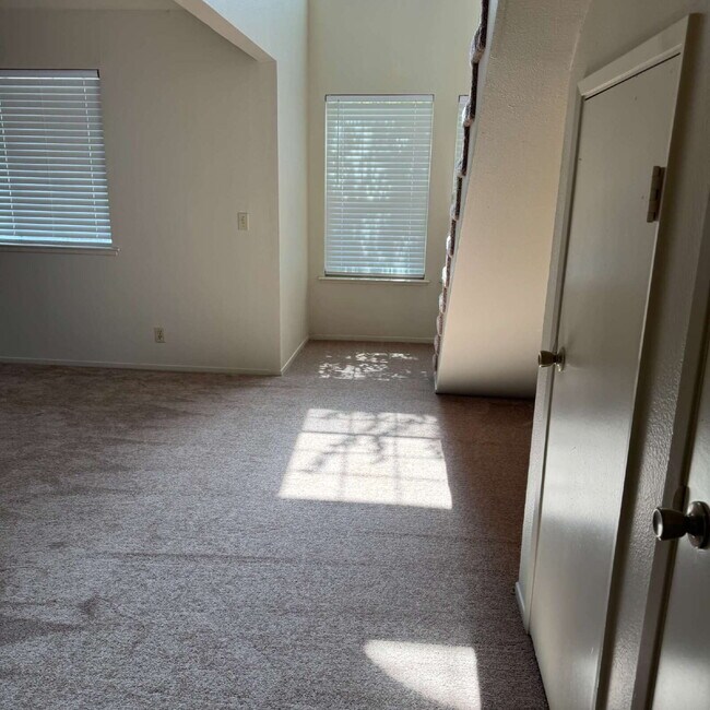 Building Photo - Stonegate living