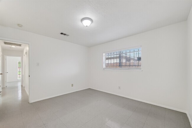 Building Photo - 15022 Chipman Ln.