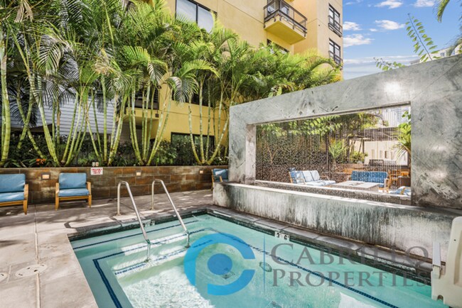 Building Photo - 889 Date St