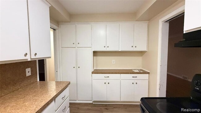 Building Photo - 21781 Stratford St