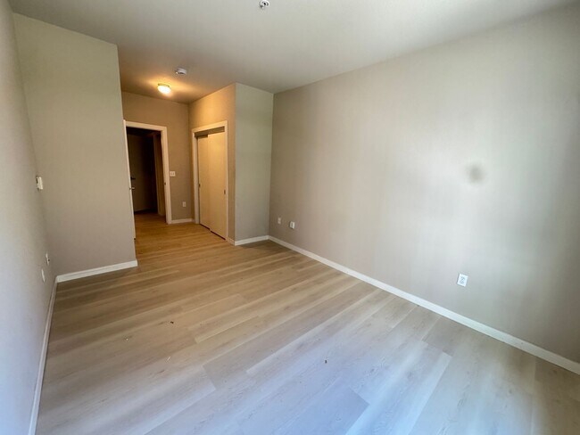Building Photo - 1BED/1BATH CONDO AVAILABLE FOR RENT NEAR LAKE MERRIT IN  DOWNTOWN OAKLAND, CA!!!