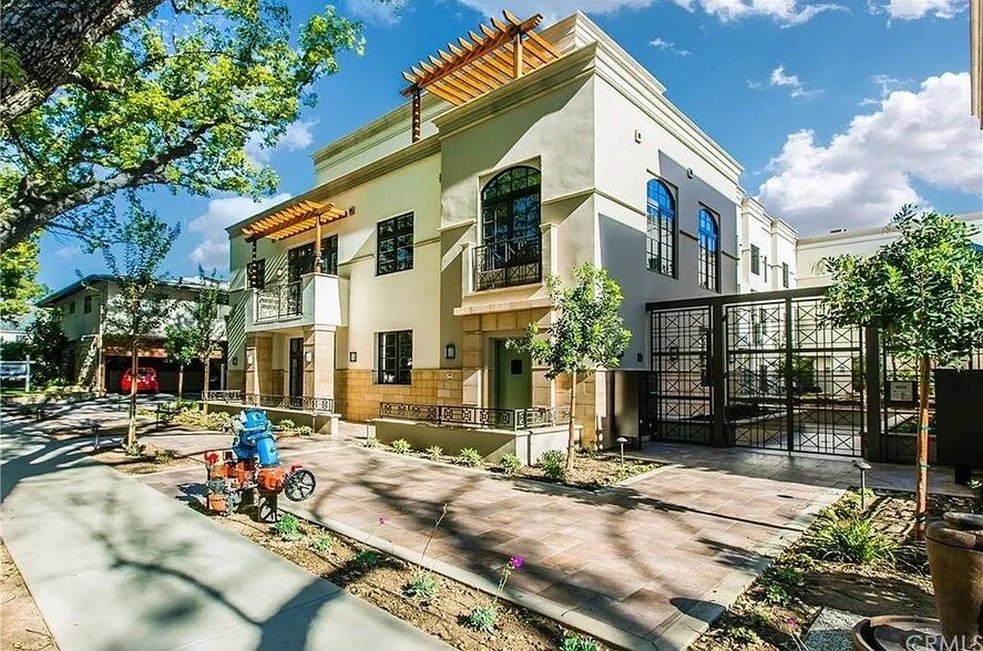 Building Photo - 288 S Oakland Ave