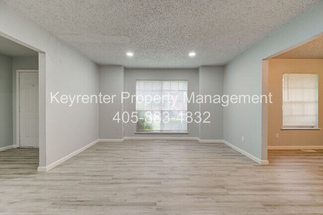 Building Photo - REMODELED 2 Bed 2 Bath 1 Mile West from Campus!