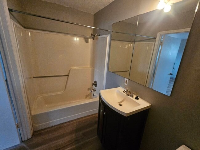 Building Photo - 3052 Clermont Ave