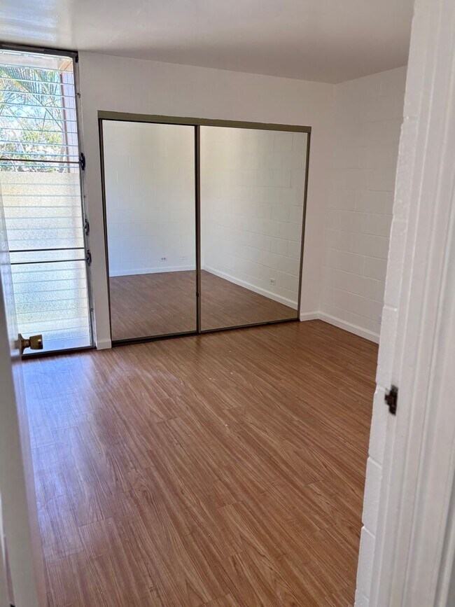 Building Photo - Available now: A 2 Bedroom, 1 bathroom with 1 assigned parking stall in Hokuahiahi Apartments