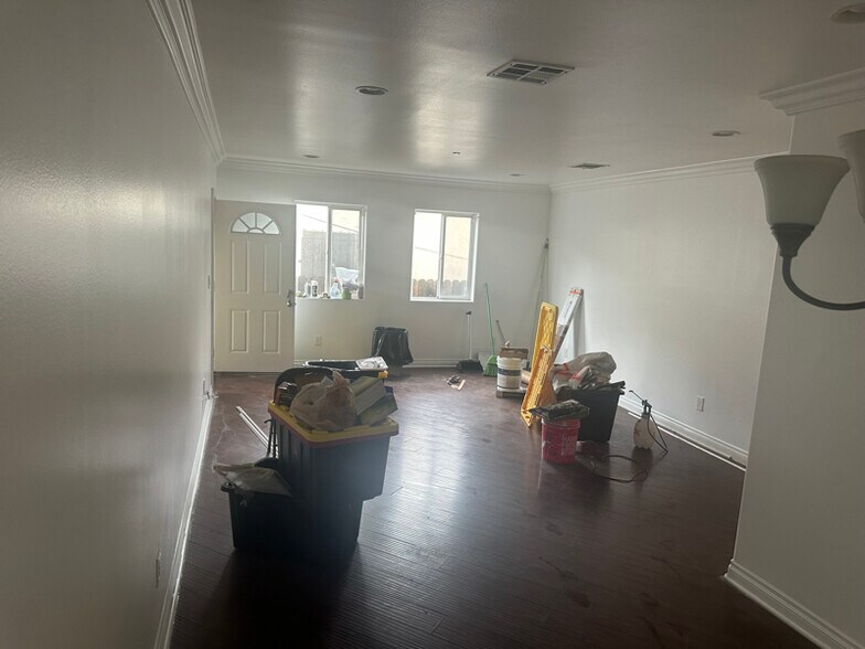 Building Photo - 11013 S Broadway