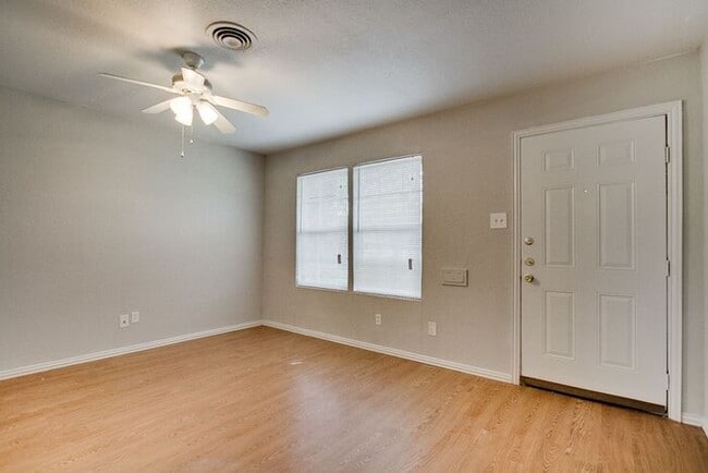 Building Photo - No Application Fees* $500 off 1st months r...