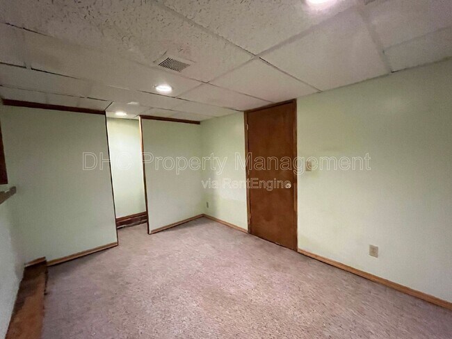 Building Photo - 1183 Red Oak Cove