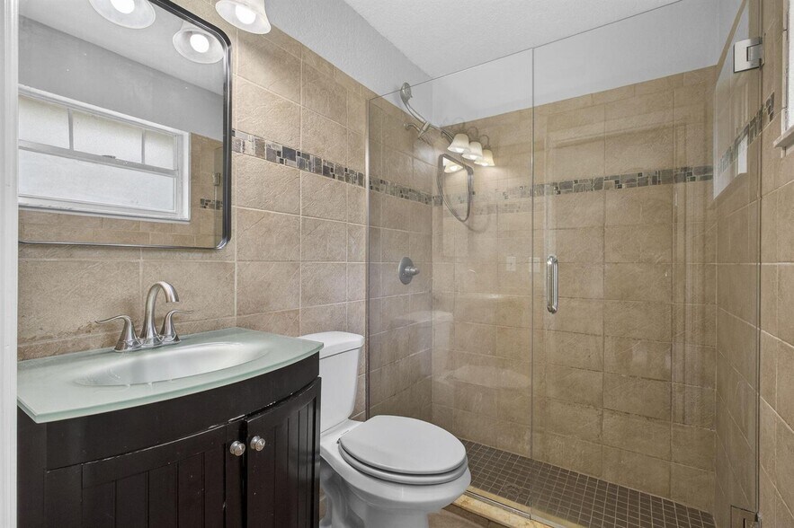 Building Photo - 16932 Okeechobee Blvd