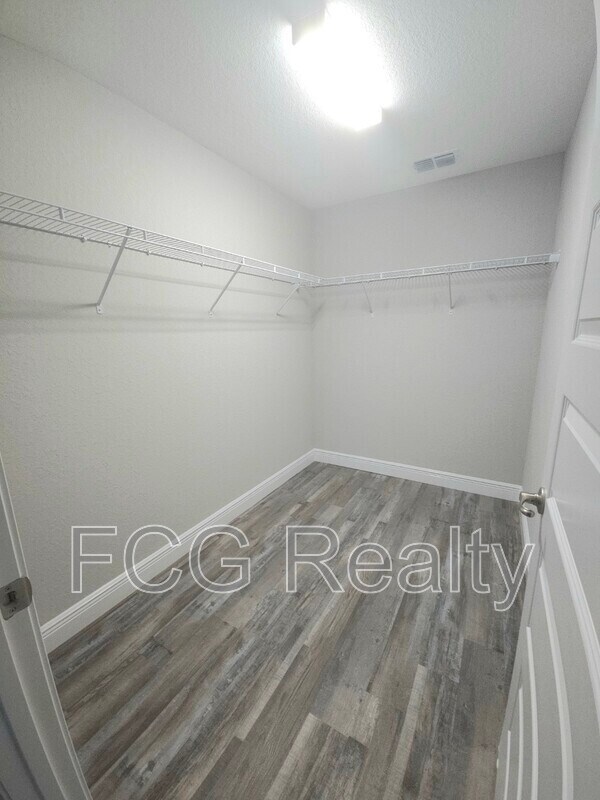 Building Photo - 175 Pine Crse