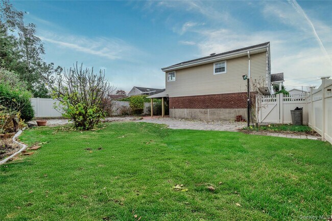 Building Photo - 15 Albany St