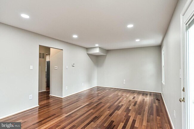 Building Photo - 5572 Kendrick Ln