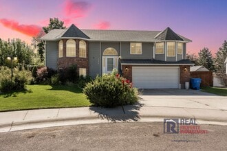 Building Photo - Beautiful 4 Bedroom Single Family Home For...