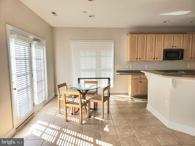 Building Photo - 20667 Golden Ridge Dr