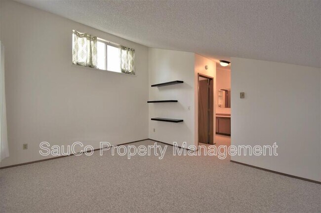 Building Photo - 9964 SW Trapper Terrace