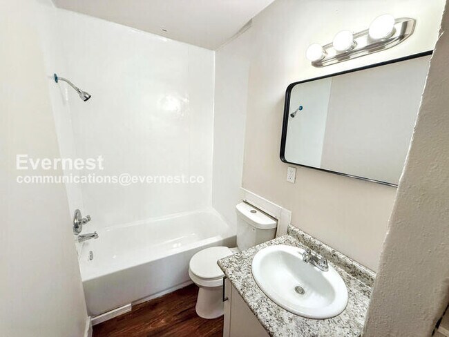 Building Photo - 201 9th Ave W