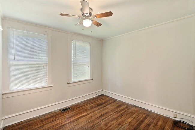 Building Photo - Single family home - 3 bedroom