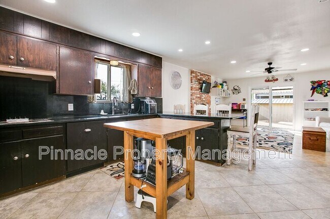 Building Photo - 1510 Loop Dr
