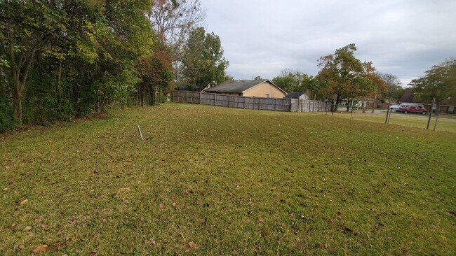 Building Photo - 3357 Meadow Ln