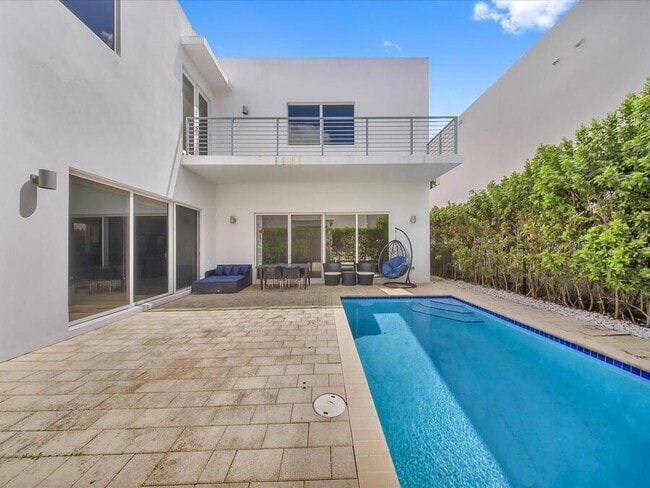 Building Photo - 10081 NW 75th Terrace