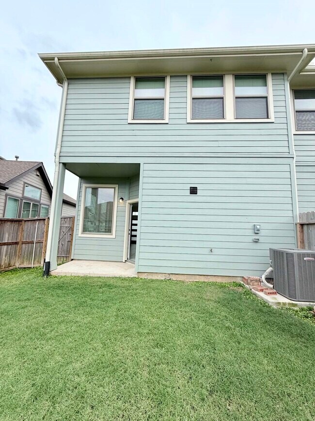 Building Photo - 1539 Crystal Stream Dr